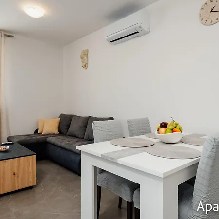 Tia Διαμέρισμα Τρογκίρ